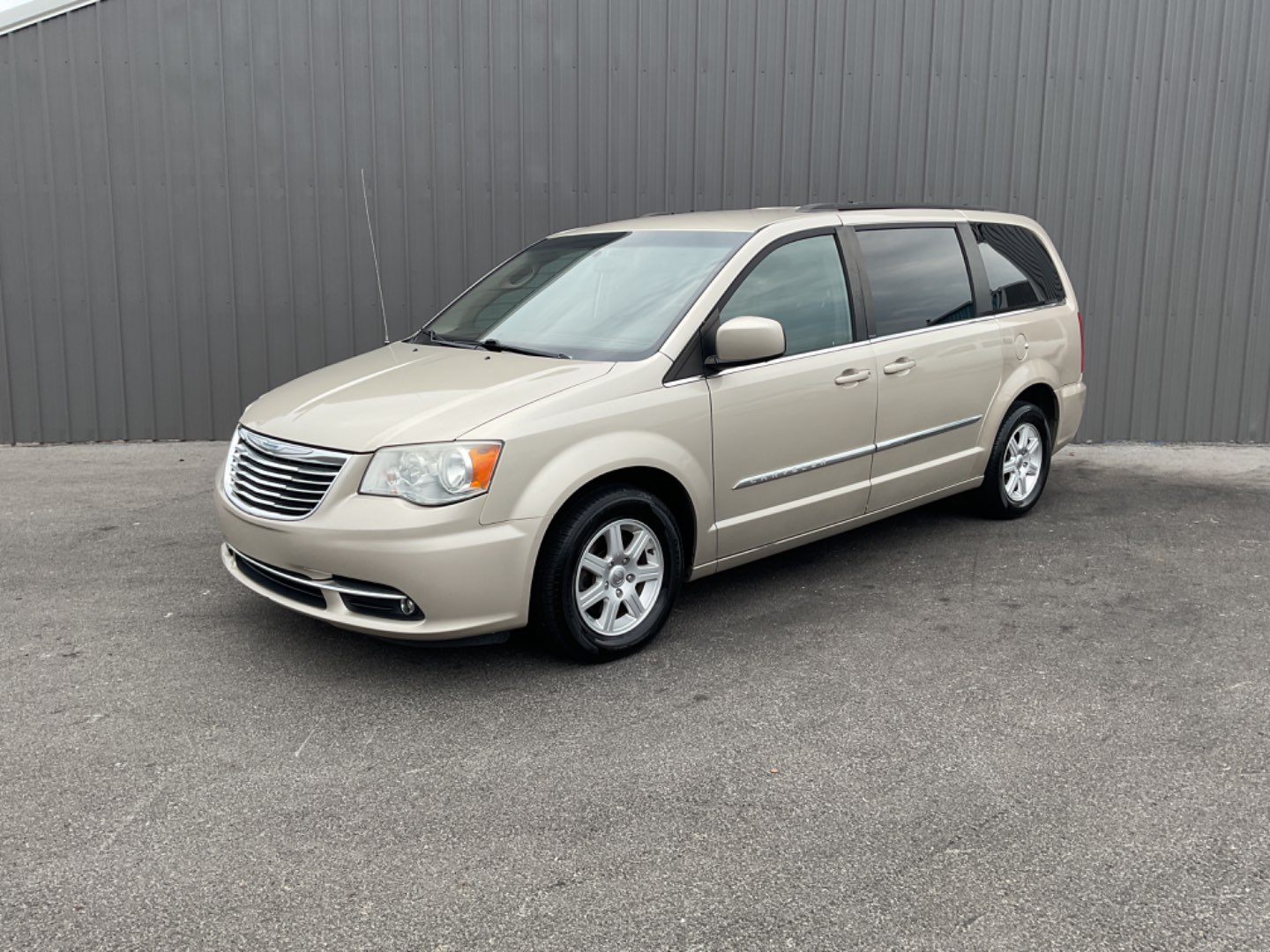 2012 Chrysler Town & Country Touring's photo
