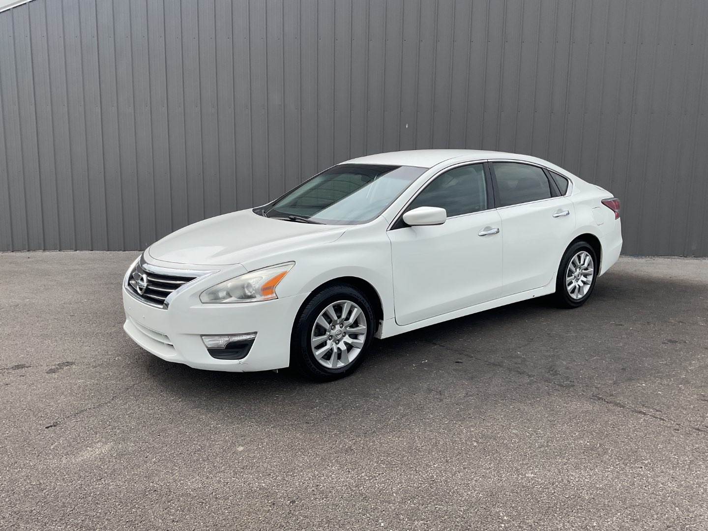2015 Nissan Altima S's photo