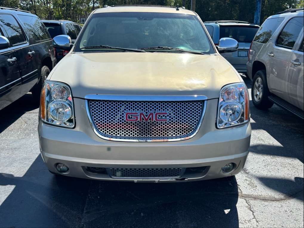 2008 GMC Yukon XL's photo