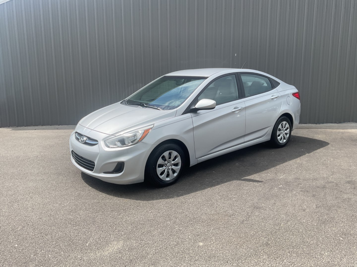 2017 Hyundai Accent SE's photo