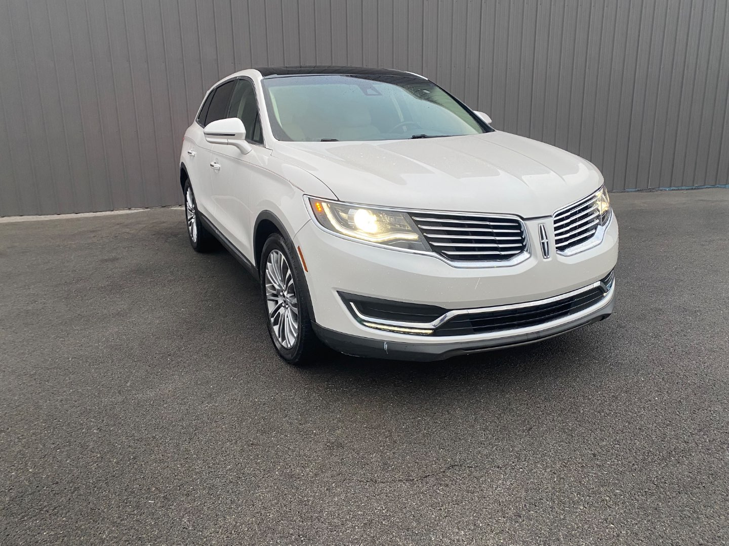 2017 Lincoln MKX Reserve's photo