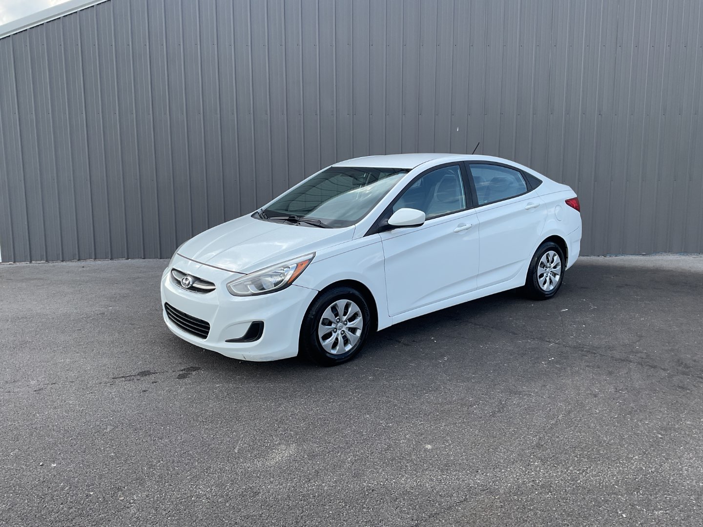 2017 Hyundai Accent SE 4-Door 6-Speed Automatic's photo