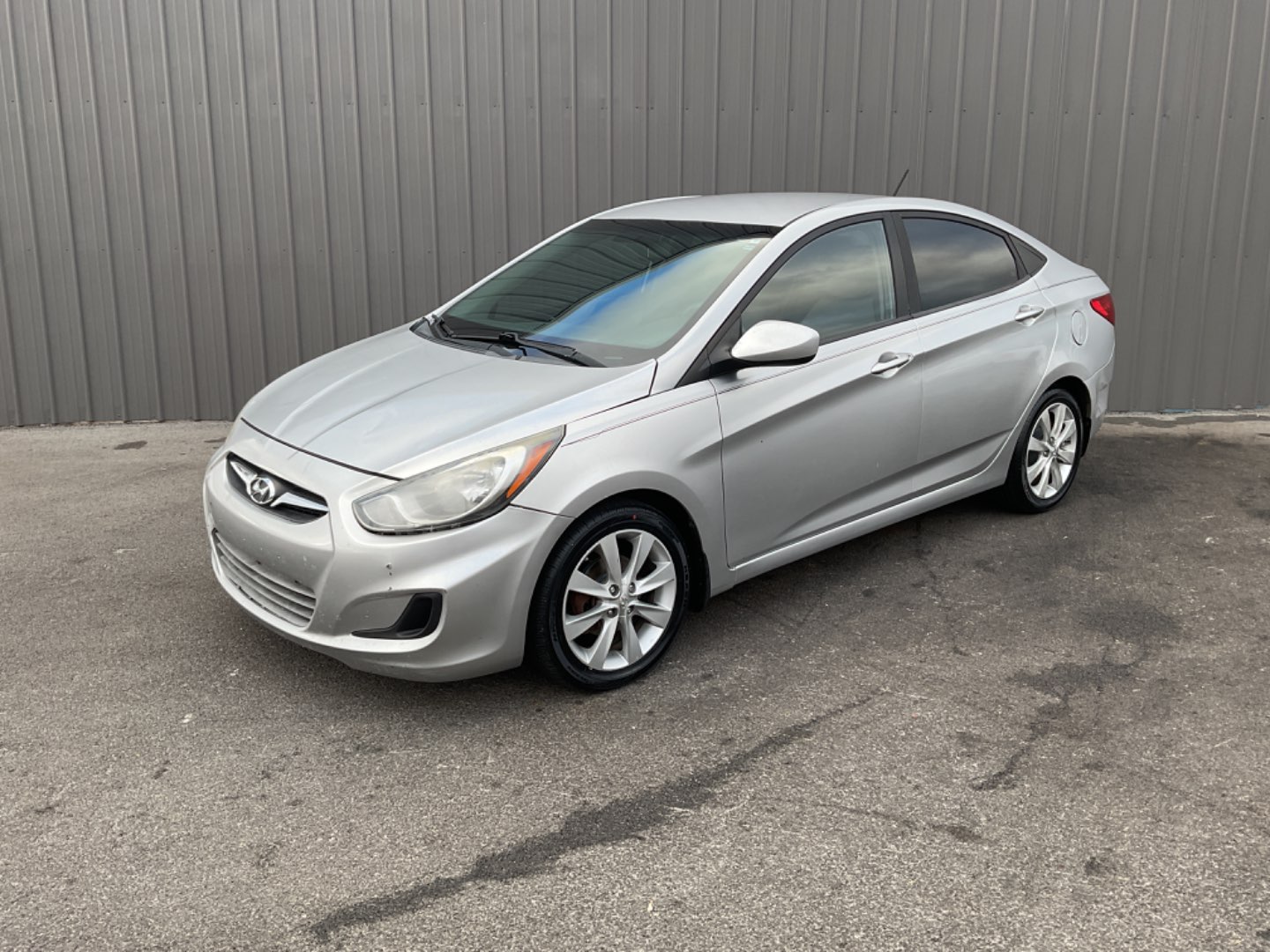 2013 Hyundai Accent GLS 4-Door 6-Speed Automatic's photo