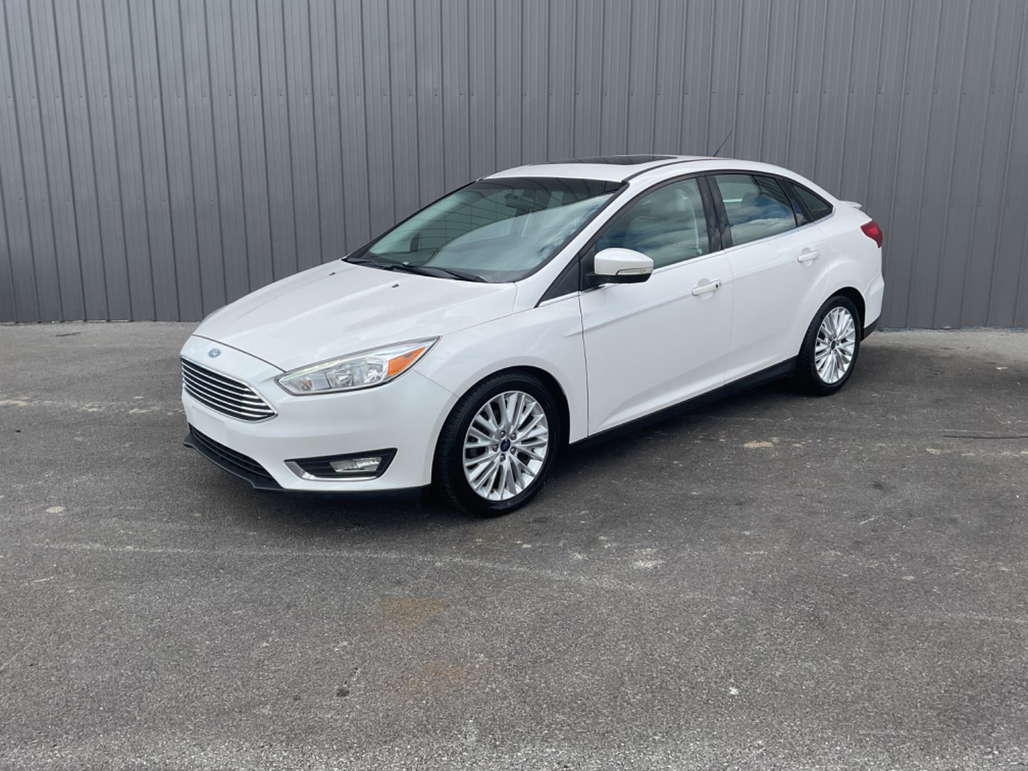 2018 Ford Focus Sedan Titanium's photo