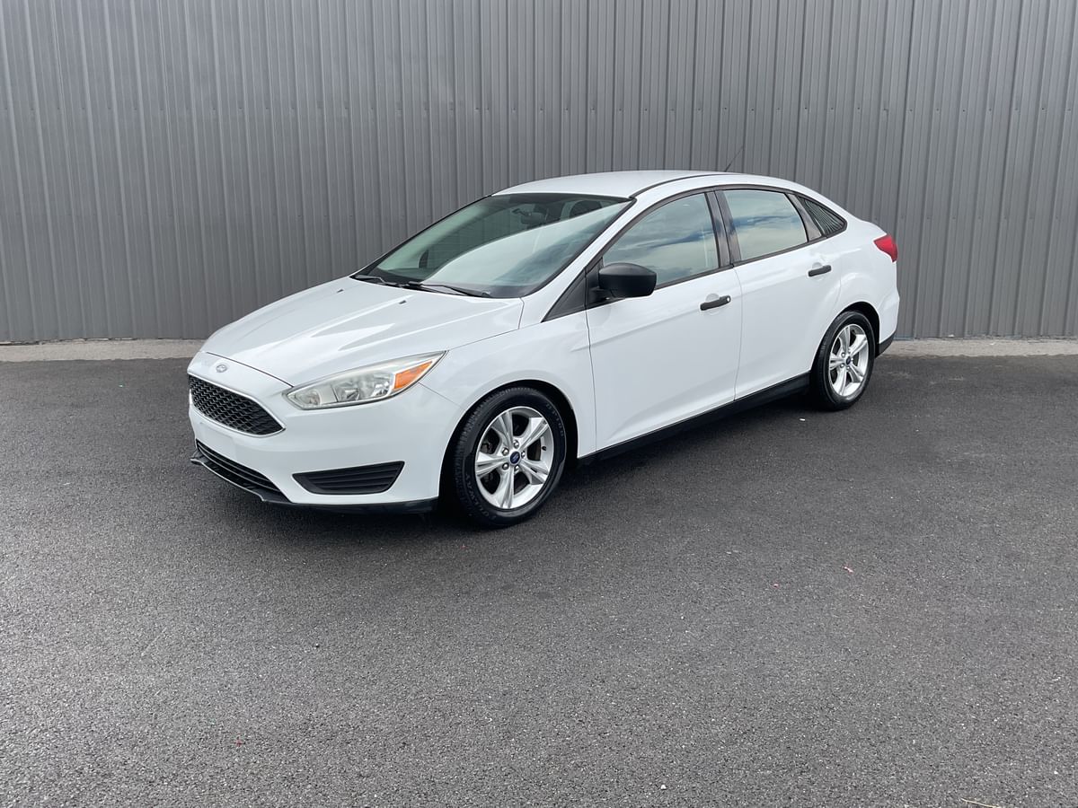 2016 Ford Focus Sedan S's photo