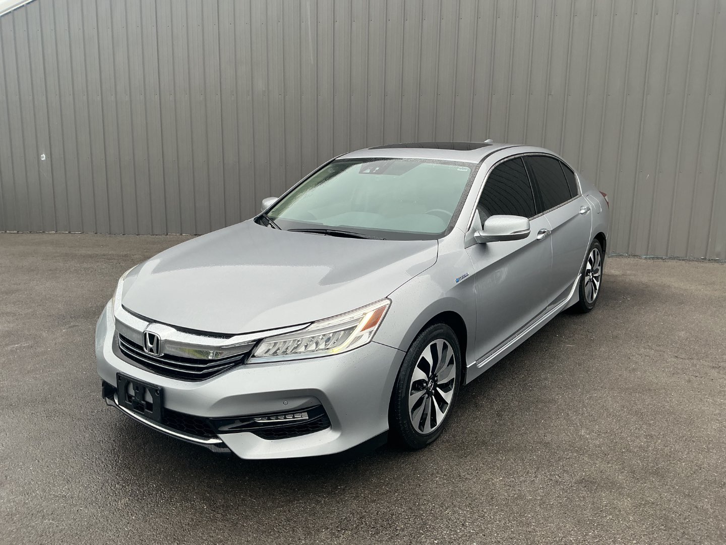 2017 Honda Accord Hybrid Touring's photo
