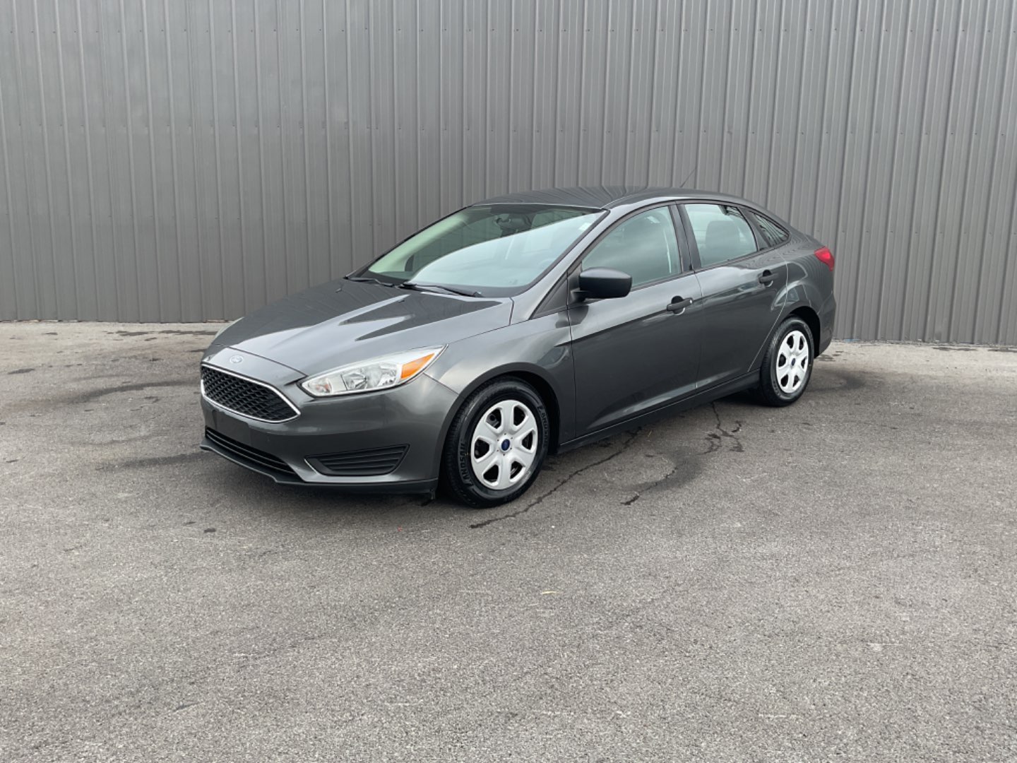 2017 Ford Focus Sedan S's photo